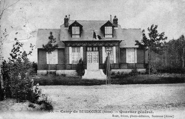 Aprs remontage dans le camp, la maison de Buchancourt devient le pavillon des gnraux.Le pavillon est reconstruit en bout de la rue de La Selve, au Camp.