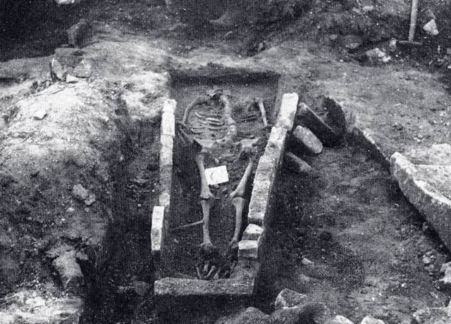 Cimetière mérovingien de Joffrecourt.Squelette mis à jour le 19 avril 1960