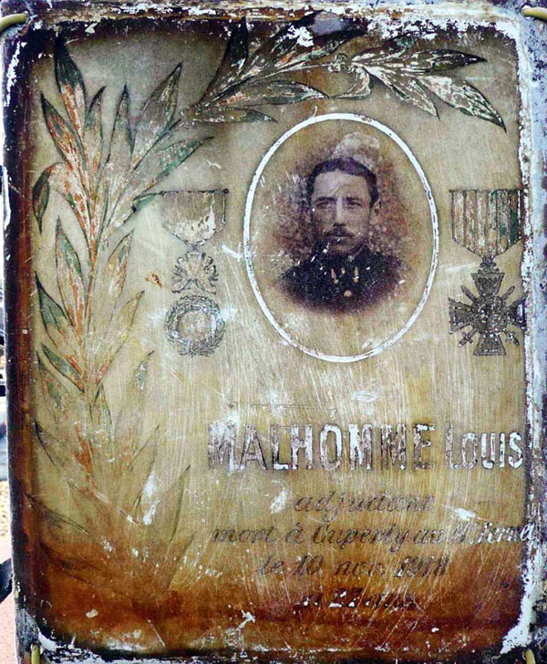 Plaque de la sépulture de Louis MALHOMME, cimetière de Sissonne.