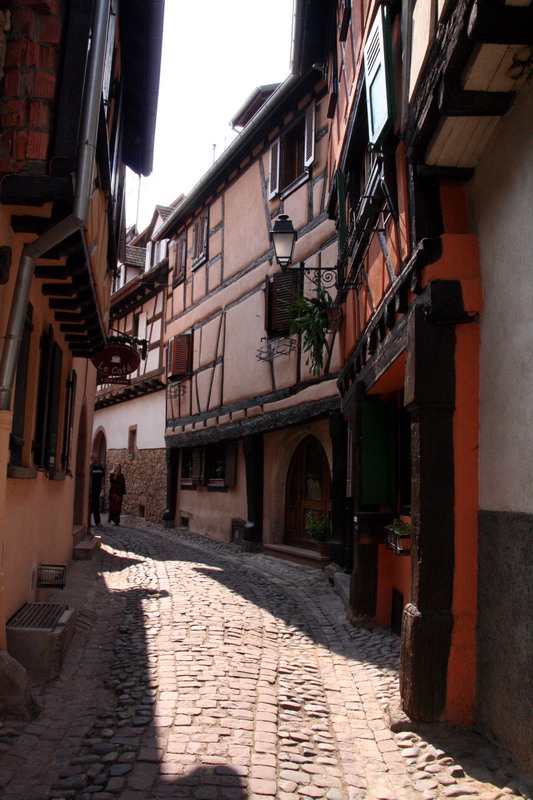 alsace_19.jpg - Eguisheim : maisons à colombages