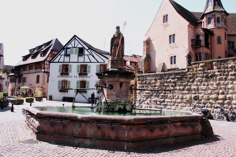 alsace_2.jpg - Eguisheim : la place