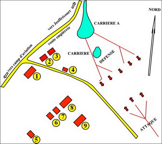 Lgende: 
		en rouge les btiments, en bleu les carrires.
		1, 2, 3 et 4 (dfense) sont similaires  8, 6, 7 et 5 (attaque).
		1. Bureau, 2. Magasin fer, 3. Magasin bois
		4.dpt essence, 9. Salle des machines