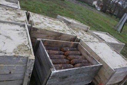 Le prfet de l'Aisne Pierre Bayle (ici avec Franois Vincent, chef du centre de dminage de Laon) s'est rendu hier matin sur place.