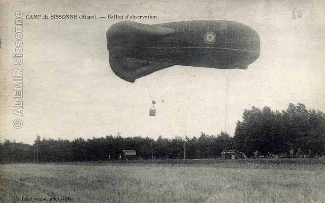 Sous le ballon, la nacelle d'observation.