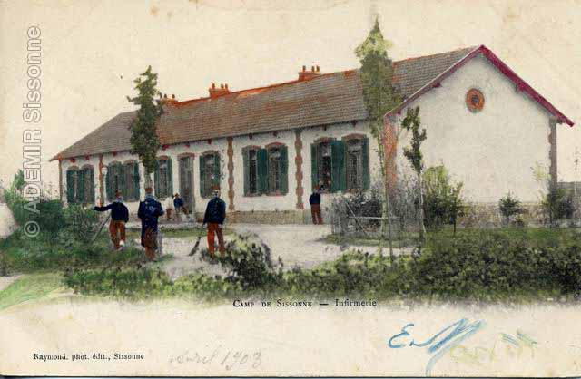 La premire infirmerie, vers 1900.