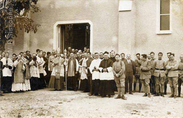 Sortie de la messe inaugurale