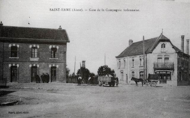 St-Erme : A gauche, la gare pour Sissonne<br> 