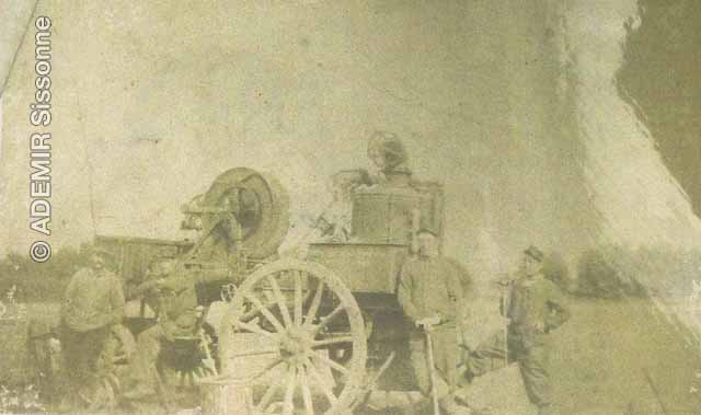 La machine qui laisse monter le ballon et le ramne au sol. C'est notre fameuse  bouzine  que je m'exerce  faire tourner dans les deux sens. (Marcel WATEAU, prsent sur la photo).