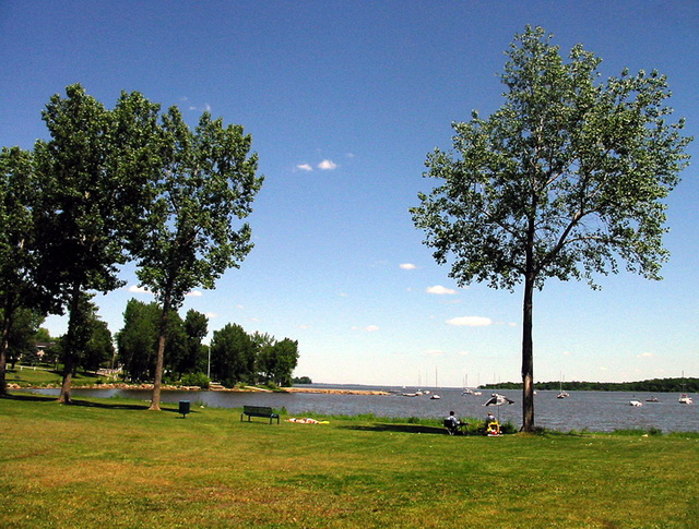 La terre que Guillaume Daoust a achet sur la Baie d'Urf le 20 septembre 1685 (C'est aujourd'hui un parc municipale - la ferme Fritz!)