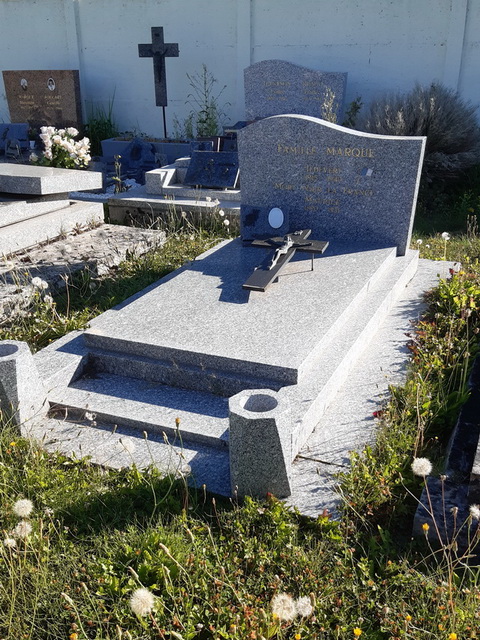 Sa spulture dans le cimetire communal.Emplacement 161