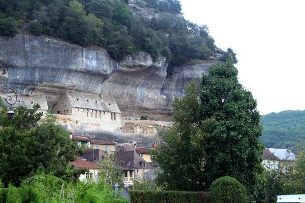 dordogne11.jpg - Les Eyzies : habitat de nos ancêtres