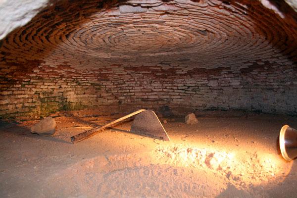 dordogne2.jpg - Intérieur d'un four : château de Montbazillac