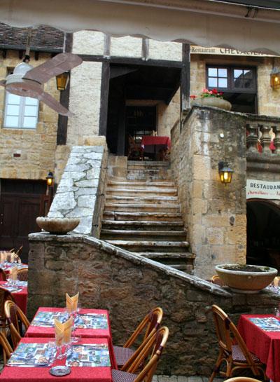 dordogne6.jpg - Sarlat : petit restaurant bien sympathique