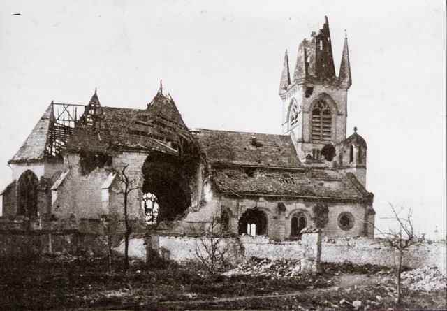 1918 - L'glise endommage.