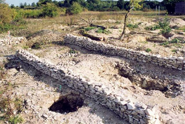 Essai de reconstitution des murs de la chapelle.