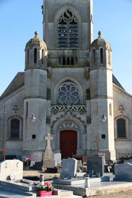 Les tours octogonales relies par une galerie devant la rosace