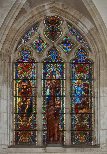 Derrire la statue de St Roch :St Roch distribue ses biens aux pauvresSt Roch gurissant les pestifrsSt Roch fortifi dans sa prison par un ange