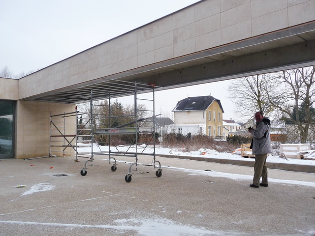 Pose du sous-plafond de la passerelle