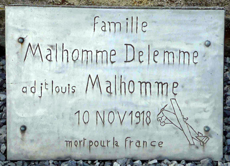 Plaque mtallique grave, spulture de Louis MALHOMME.