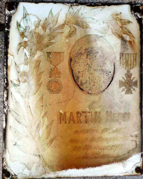 Plaque provenant de la spulture de MARTIN Henri, anciennement inhum  Sissonne.